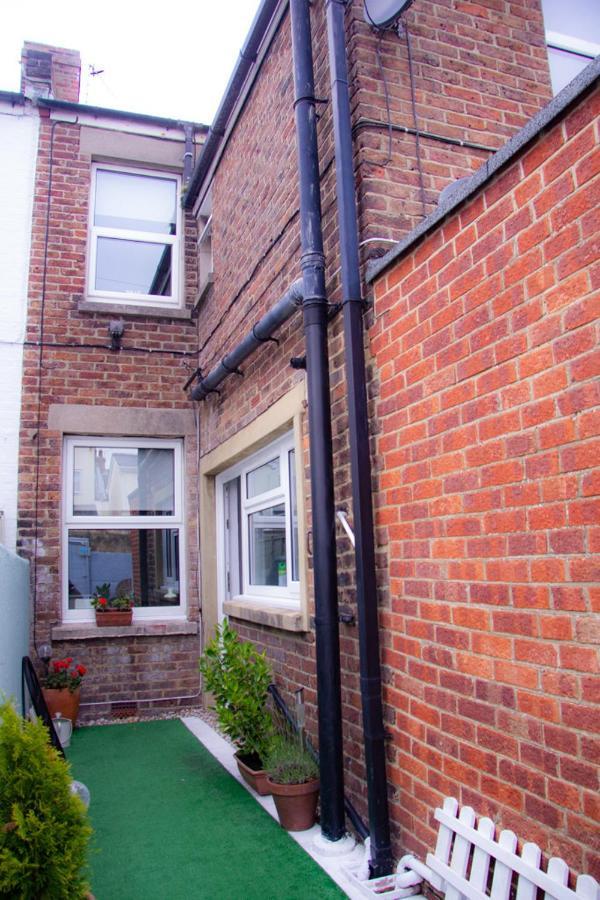 Beautiful Victorian Terraced House Villa Eastbourne Bagian luar foto